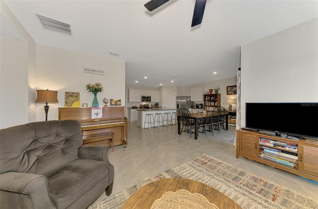 For Sale: $474,900 (4 beds, 2 baths, 1828 Square Feet)