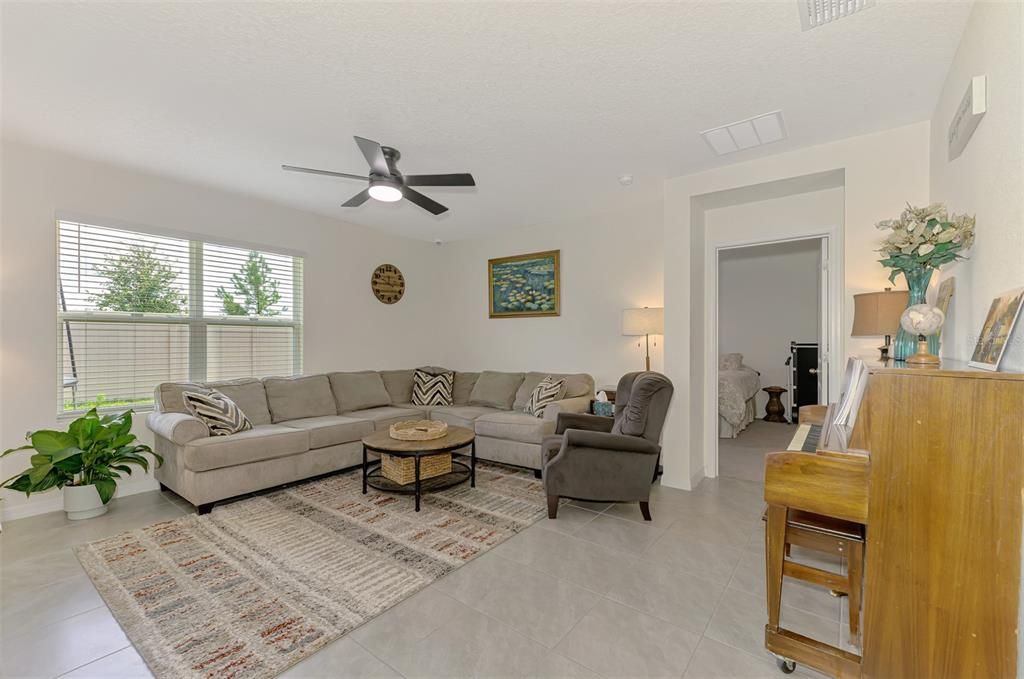 For Sale: $474,900 (4 beds, 2 baths, 1828 Square Feet)