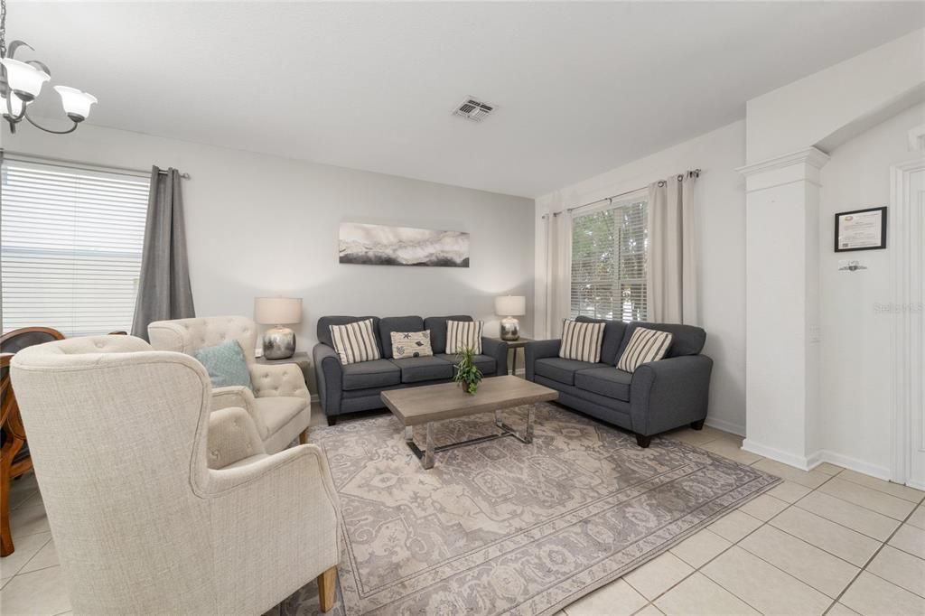 En Venta: $699,000 (6 camas, 4 baños, 2812 Pies cuadrados)