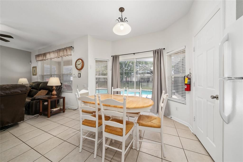 En Venta: $699,000 (6 camas, 4 baños, 2812 Pies cuadrados)
