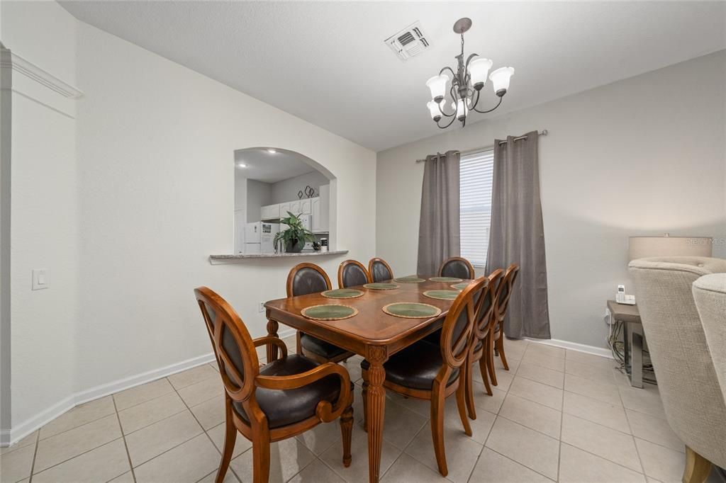 En Venta: $699,000 (6 camas, 4 baños, 2812 Pies cuadrados)