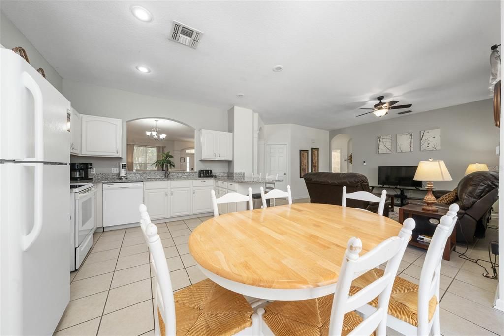 En Venta: $699,000 (6 camas, 4 baños, 2812 Pies cuadrados)
