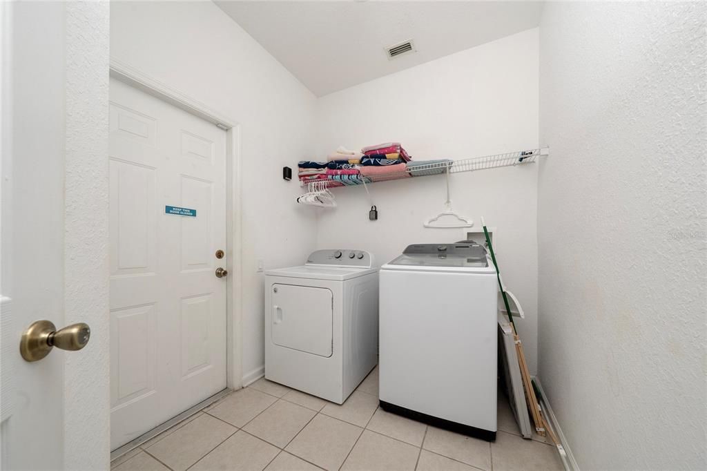En Venta: $699,000 (6 camas, 4 baños, 2812 Pies cuadrados)
