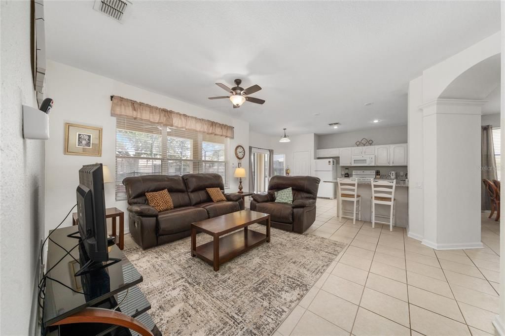 En Venta: $699,000 (6 camas, 4 baños, 2812 Pies cuadrados)