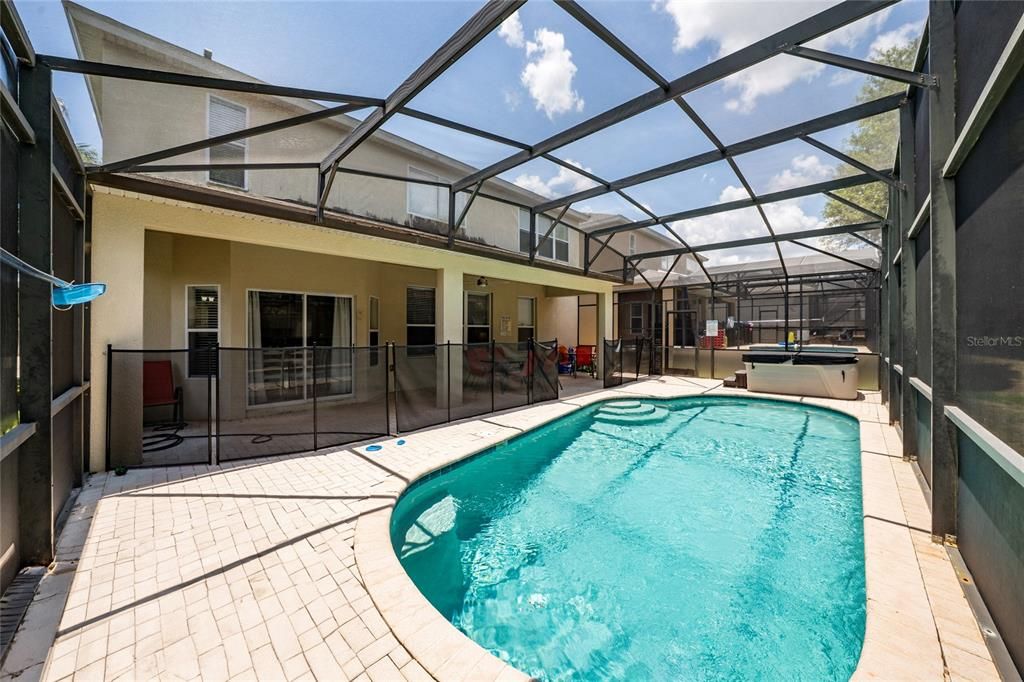 En Venta: $699,000 (6 camas, 4 baños, 2812 Pies cuadrados)