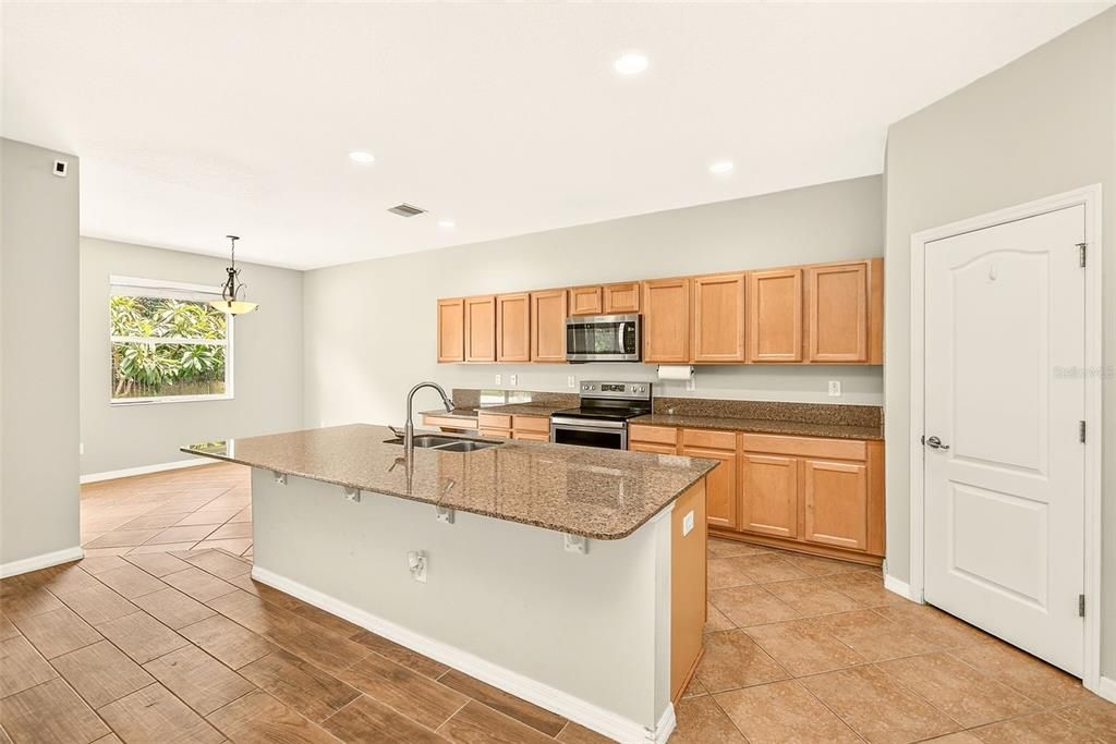 En Venta: $699,999 (4 camas, 3 baños, 3285 Pies cuadrados)