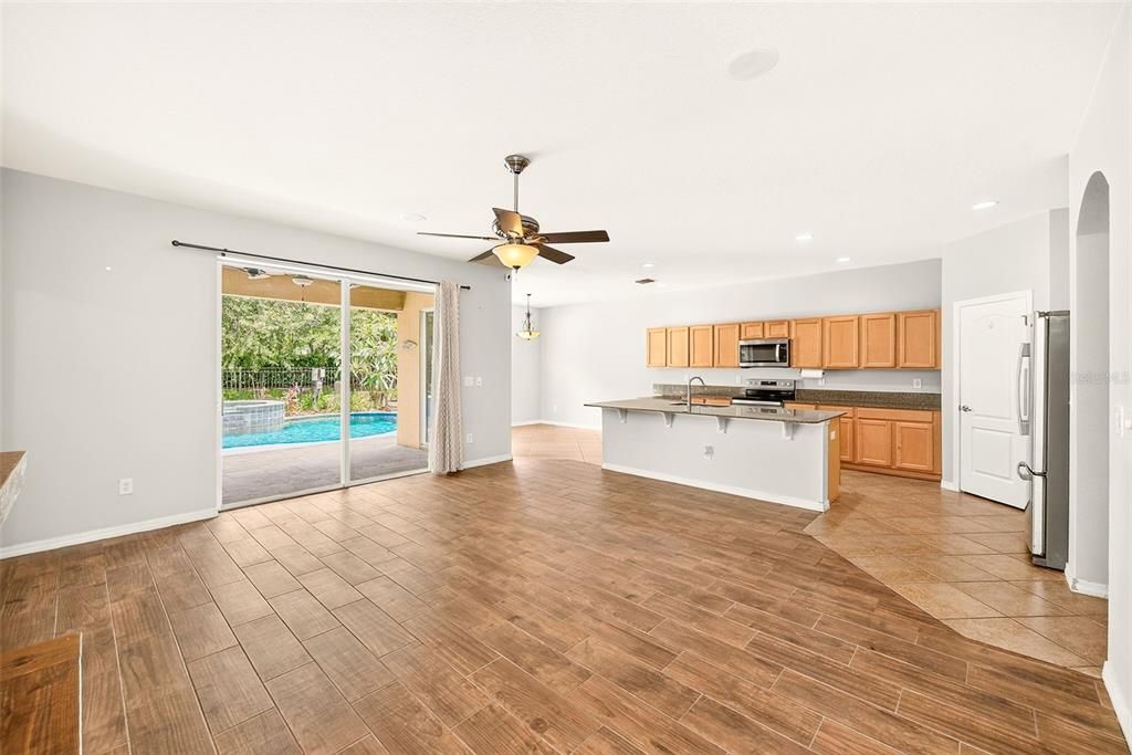 En Venta: $699,999 (4 camas, 3 baños, 3285 Pies cuadrados)