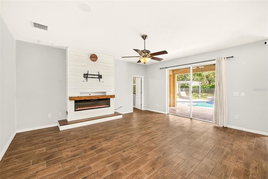 En Venta: $699,999 (4 camas, 3 baños, 3285 Pies cuadrados)