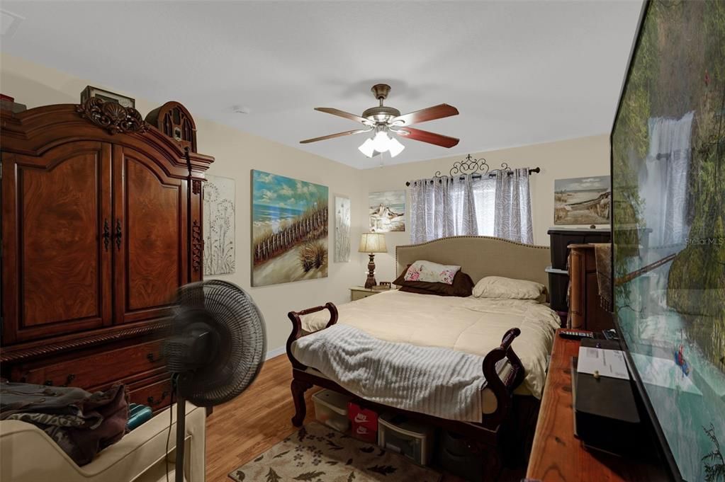 For Sale: $459,900 (3 beds, 2 baths, 1914 Square Feet)