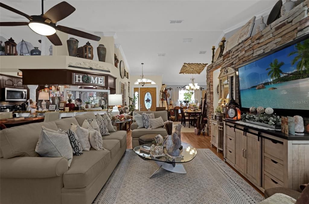 For Sale: $459,900 (3 beds, 2 baths, 1914 Square Feet)