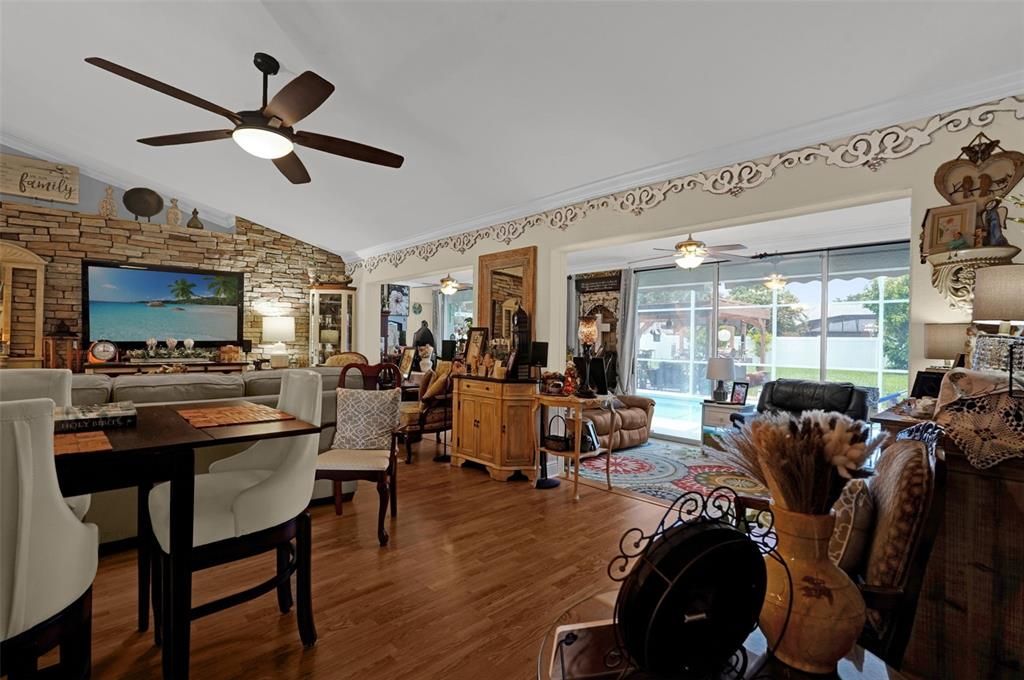 For Sale: $459,900 (3 beds, 2 baths, 1914 Square Feet)