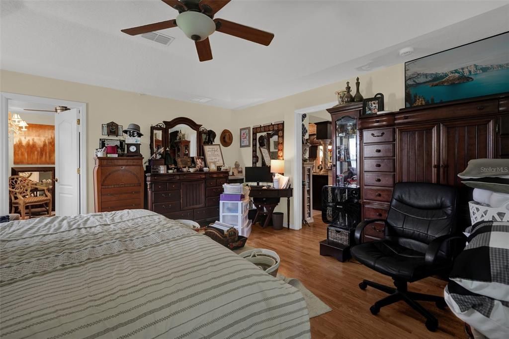For Sale: $459,900 (3 beds, 2 baths, 1914 Square Feet)