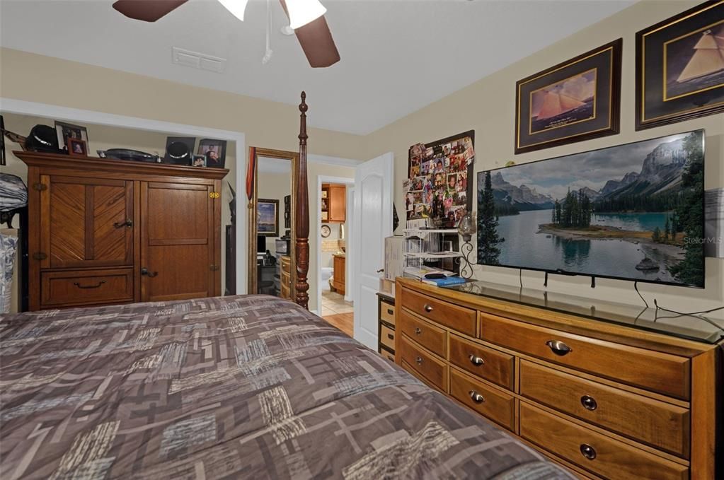 For Sale: $459,900 (3 beds, 2 baths, 1914 Square Feet)