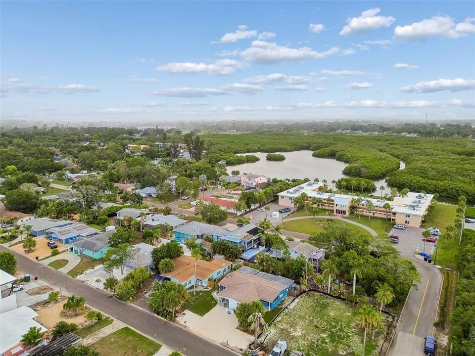 На продажу: $650,000 (4 спален, 0 ванн, 2100 Квадратных фут)