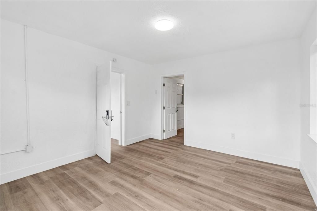 На продажу: $650,000 (4 спален, 0 ванн, 2100 Квадратных фут)