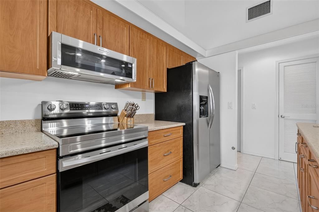 For Sale: $419,000 (3 beds, 2 baths, 2140 Square Feet)