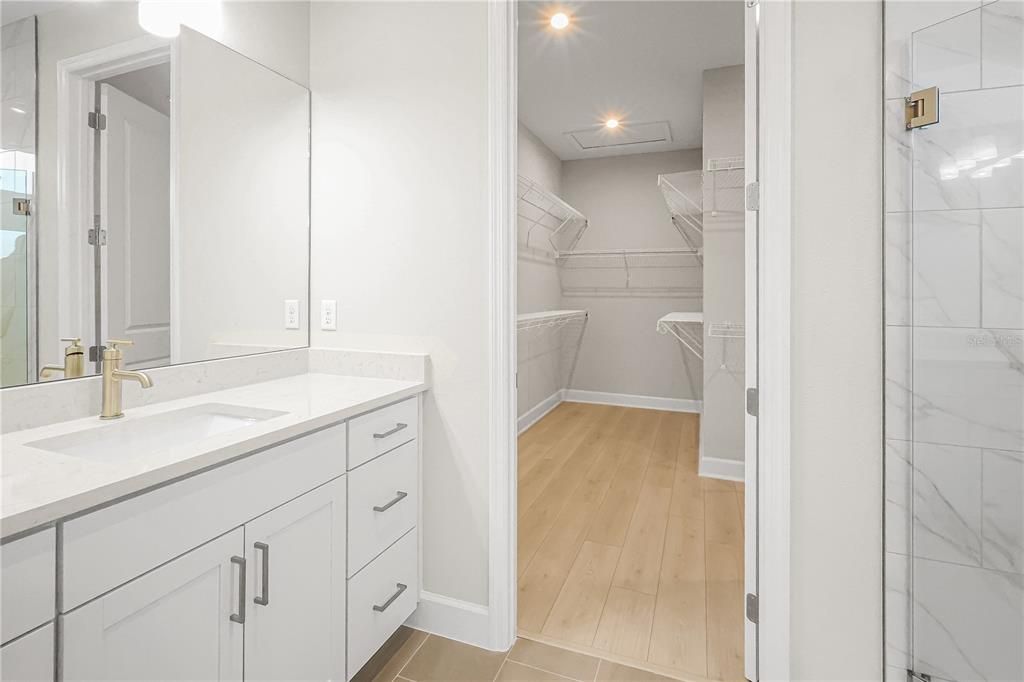 En Venta: $569,990 (3 camas, 3 baños, 2289 Pies cuadrados)