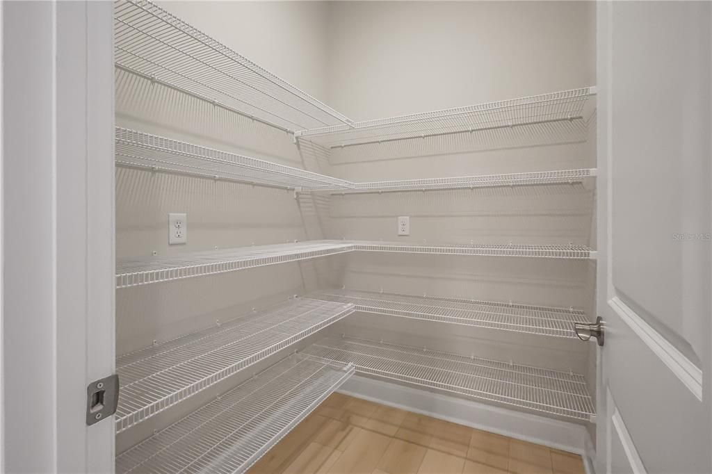 En Venta: $569,990 (3 camas, 3 baños, 2289 Pies cuadrados)
