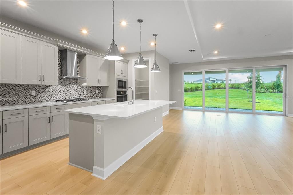 En Venta: $569,990 (3 camas, 3 baños, 2289 Pies cuadrados)