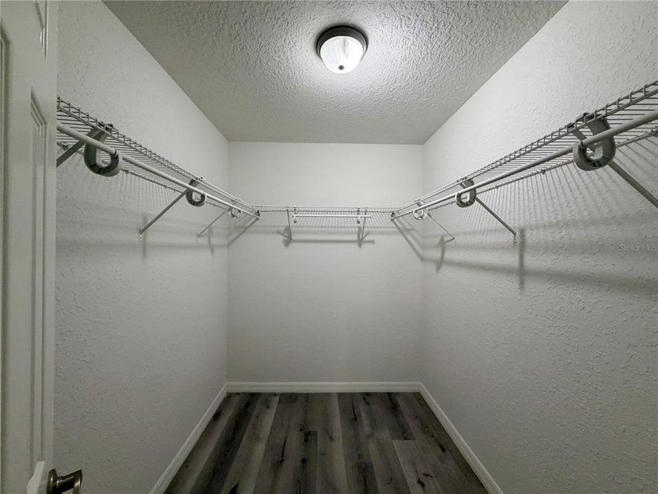 For Sale: $249,900 (3 beds, 2 baths, 1381 Square Feet)