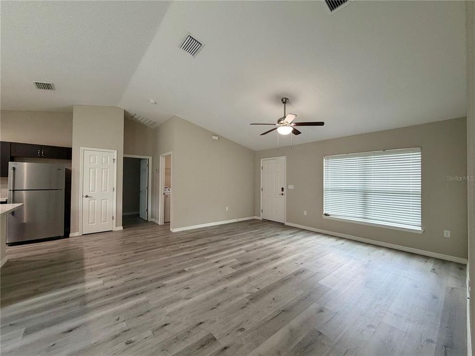 For Sale: $249,900 (3 beds, 2 baths, 1381 Square Feet)