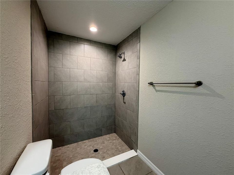 For Sale: $249,900 (3 beds, 2 baths, 1381 Square Feet)