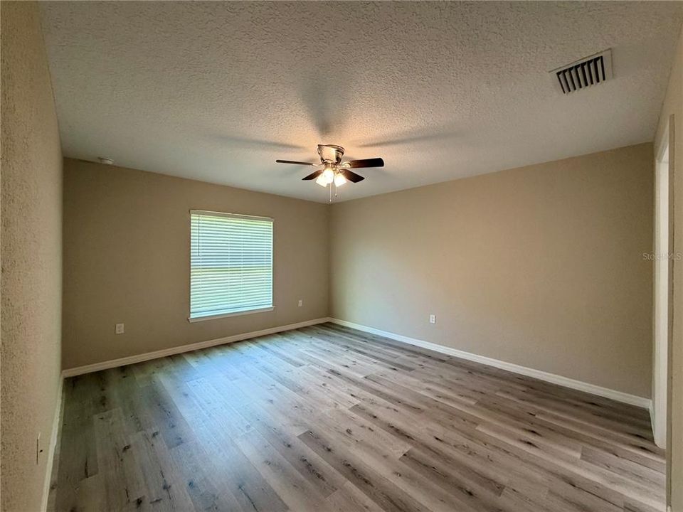 For Sale: $249,900 (3 beds, 2 baths, 1381 Square Feet)