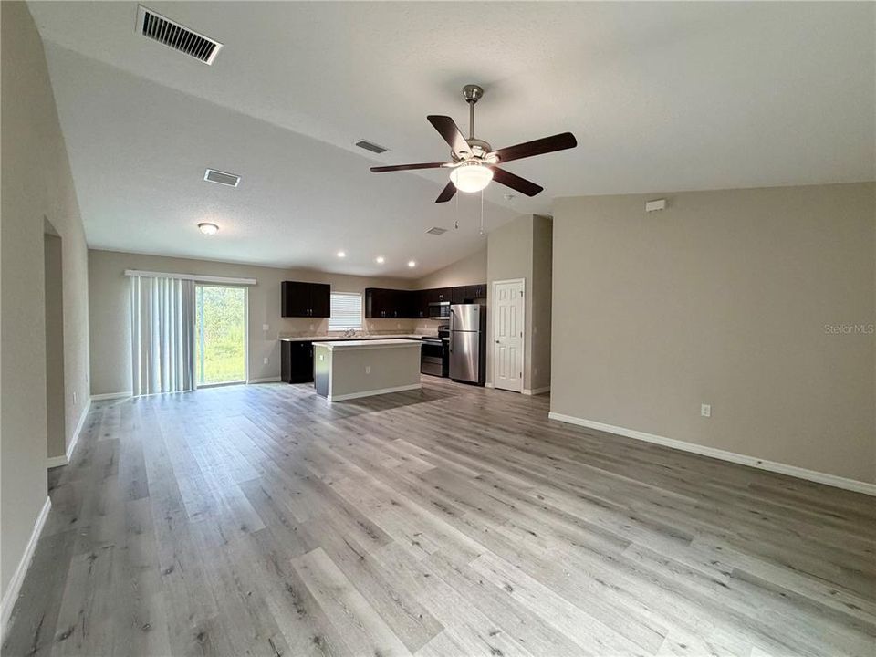 For Sale: $249,900 (3 beds, 2 baths, 1381 Square Feet)