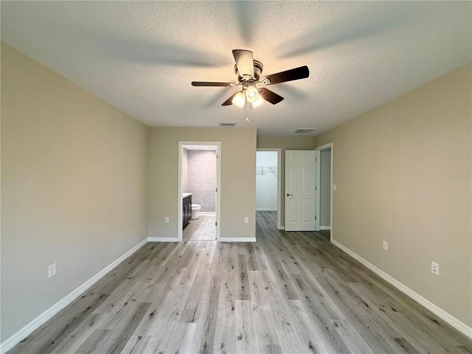 For Sale: $249,900 (3 beds, 2 baths, 1381 Square Feet)