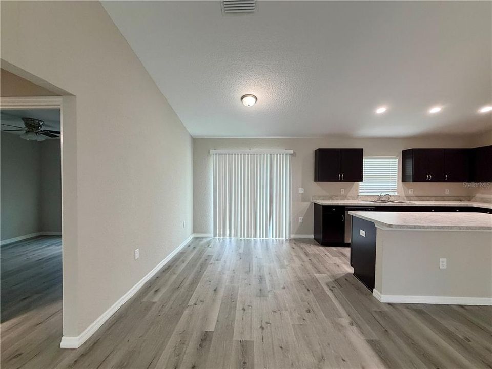 For Sale: $249,900 (3 beds, 2 baths, 1381 Square Feet)