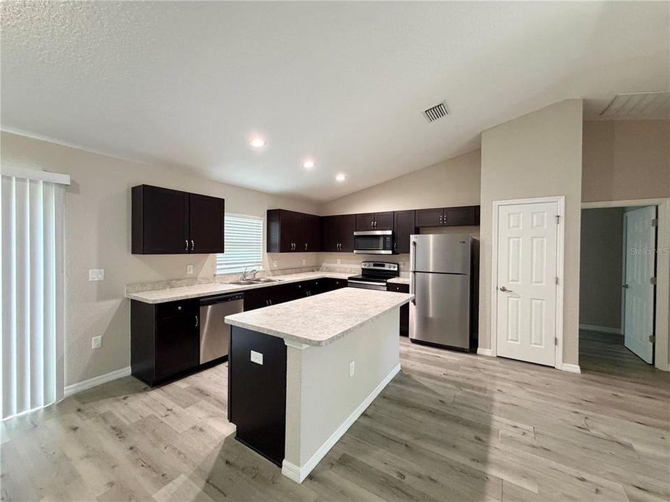 For Sale: $249,900 (3 beds, 2 baths, 1381 Square Feet)