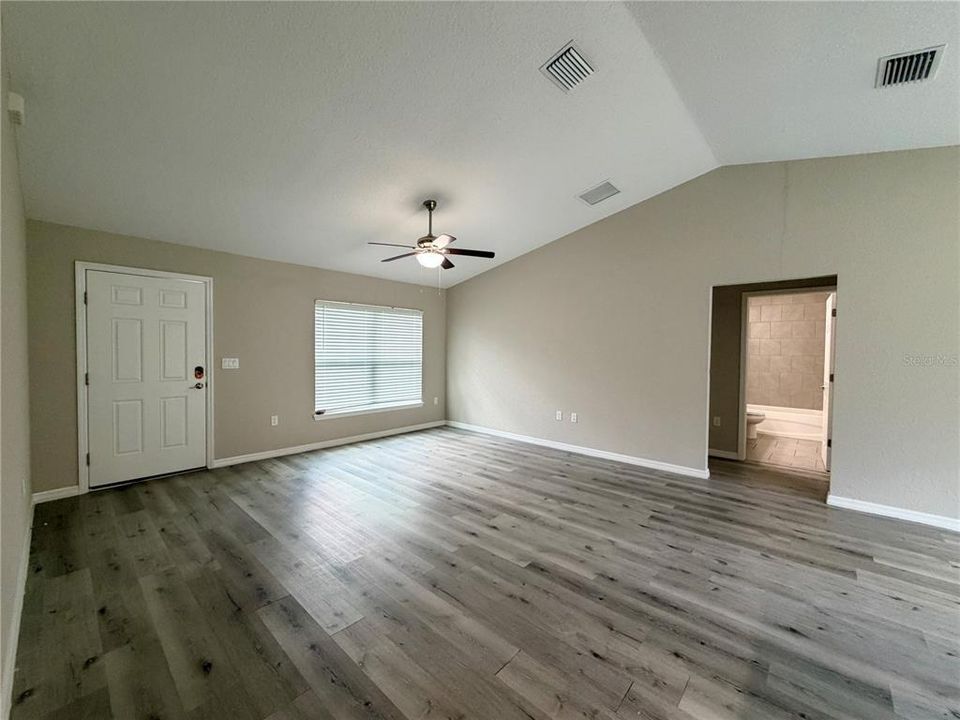 For Sale: $249,900 (3 beds, 2 baths, 1381 Square Feet)