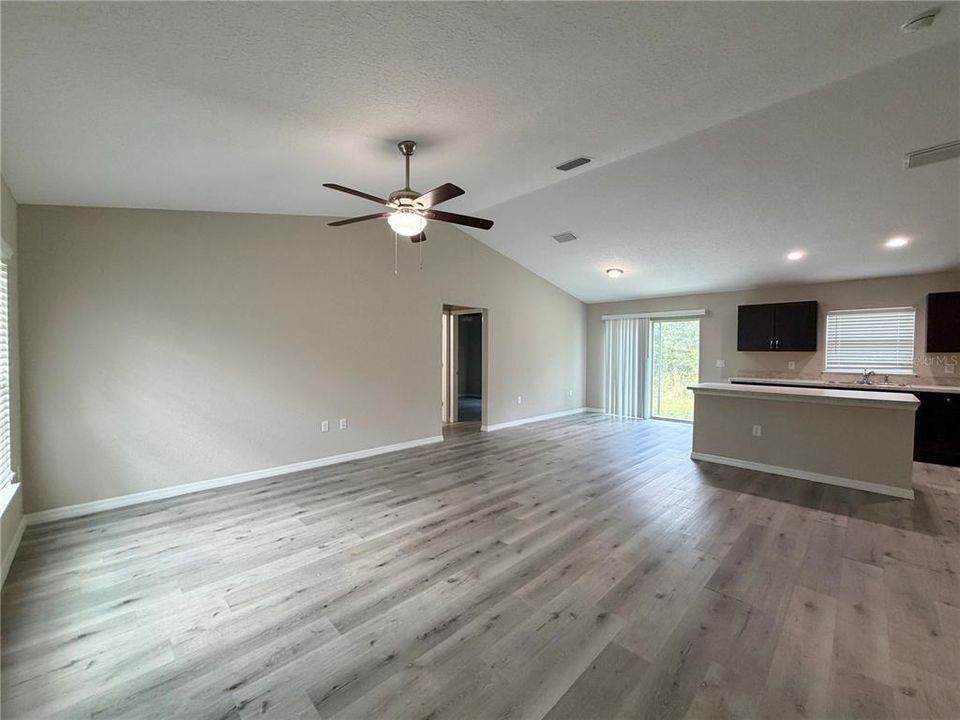 For Sale: $249,900 (3 beds, 2 baths, 1381 Square Feet)