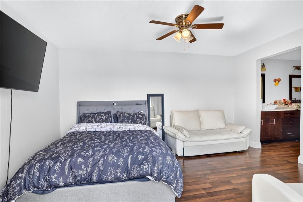 For Rent: $2,200 (2 beds, 2 baths, 1312 Square Feet)