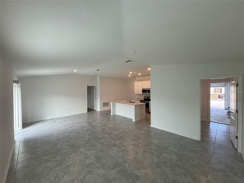 For Rent: $2,300 (3 beds, 2 baths, 1580 Square Feet)