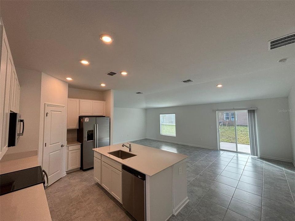 For Rent: $2,300 (3 beds, 2 baths, 1580 Square Feet)