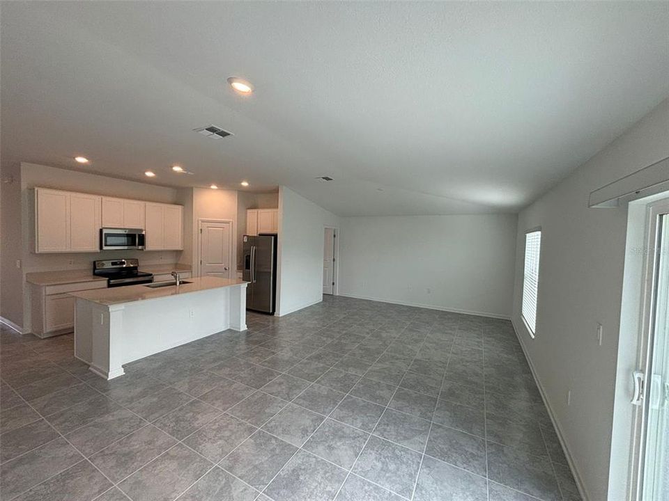 For Rent: $2,300 (3 beds, 2 baths, 1580 Square Feet)