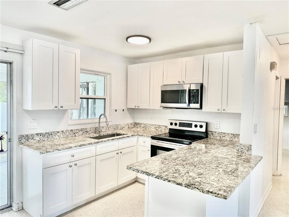 For Rent: $1,795 (2 beds, 1 baths, 808 Square Feet)
