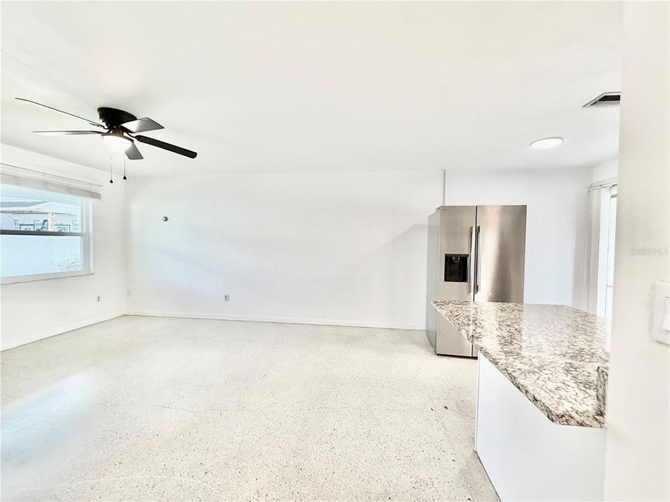 For Rent: $1,795 (2 beds, 1 baths, 808 Square Feet)