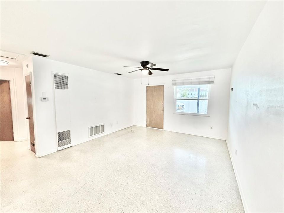 For Rent: $1,795 (2 beds, 1 baths, 808 Square Feet)