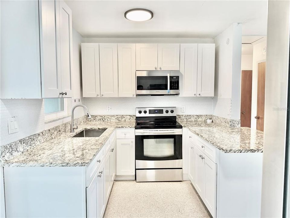 For Rent: $1,795 (2 beds, 1 baths, 808 Square Feet)