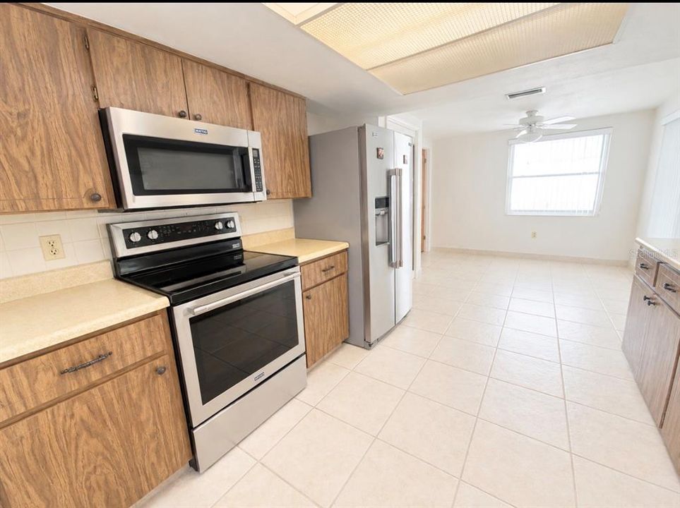 For Sale: $237,500 (2 beds, 2 baths, 1400 Square Feet)