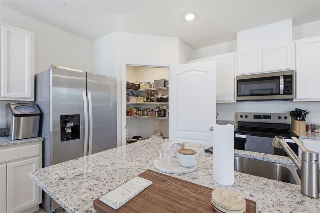 En Venta: $430,000 (4 camas, 2 baños, 1665 Pies cuadrados)