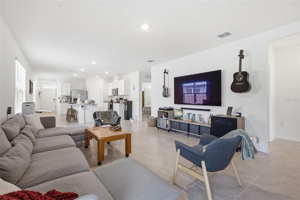 En Venta: $430,000 (4 camas, 2 baños, 1665 Pies cuadrados)