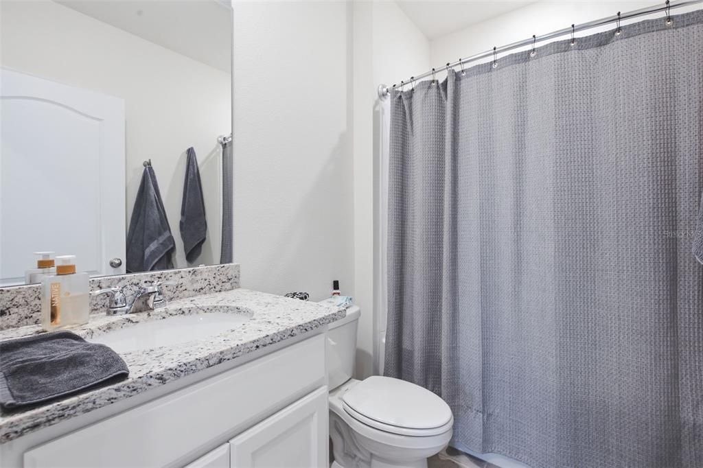 En Venta: $430,000 (4 camas, 2 baños, 1665 Pies cuadrados)
