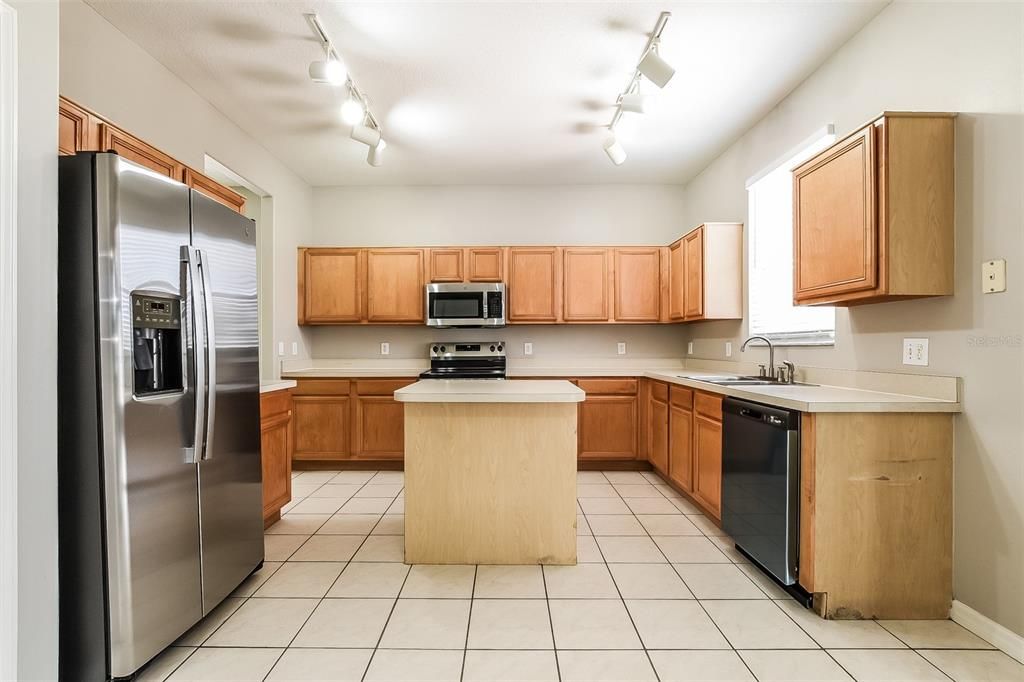 For Sale: $439,900 (3 beds, 2 baths, 2149 Square Feet)