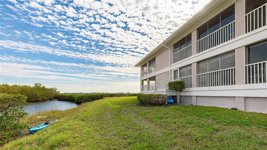 For Sale: $325,000 (2 beds, 2 baths, 1334 Square Feet)