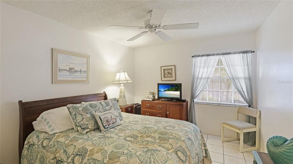 For Sale: $325,000 (2 beds, 2 baths, 1334 Square Feet)