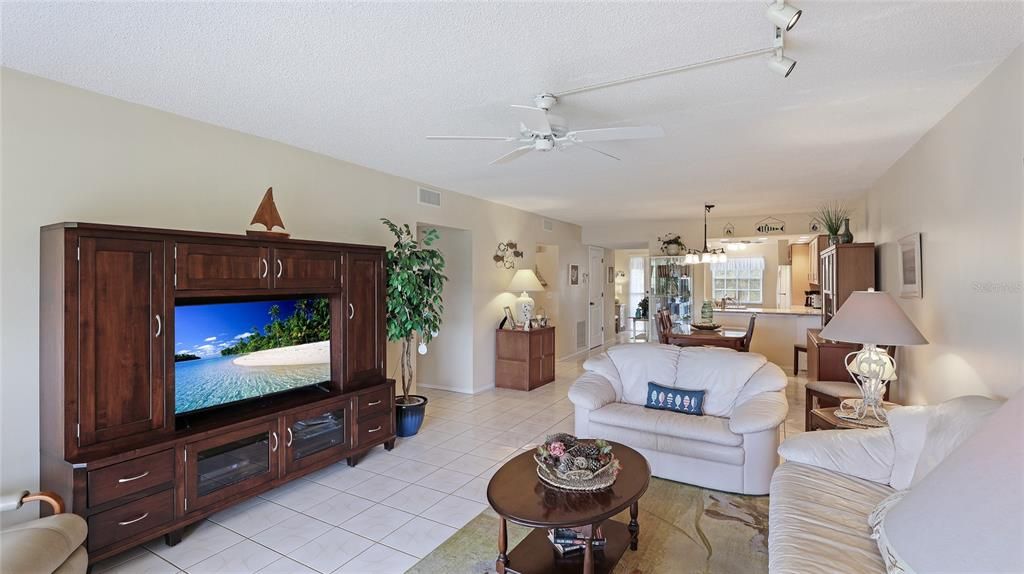 For Sale: $325,000 (2 beds, 2 baths, 1334 Square Feet)