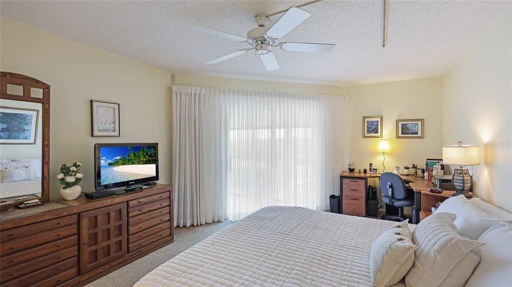 For Sale: $325,000 (2 beds, 2 baths, 1334 Square Feet)